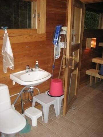 Фото номера Шале с двумя спальнями Шале Kuhajärven Suviranta cottage г. Vihtavuori 14